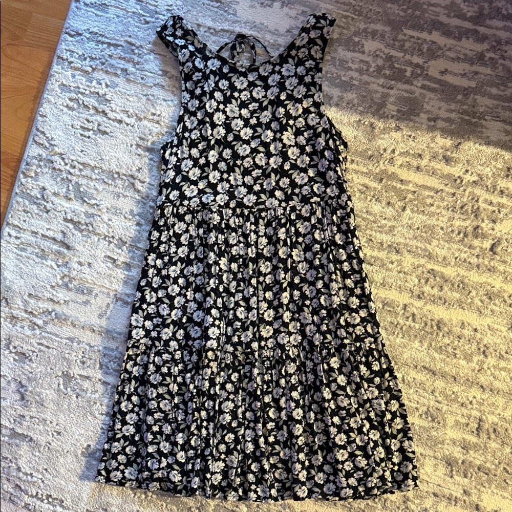 American Eagle Outfitters Black and White Floral Top